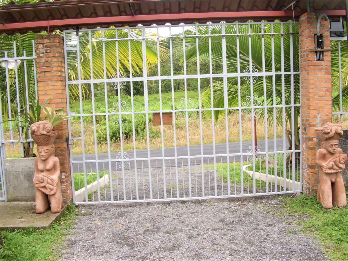 Casa Sophia: Triple Apartment Options with Wi-Fi Guapiles Exterior photo